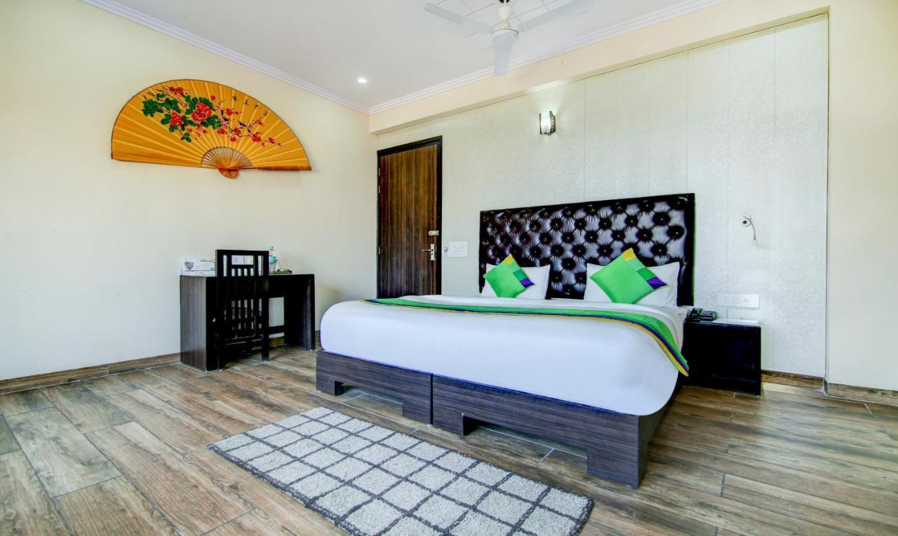 Treebo Trend Blooms Premium Hotell Gurgaon Exteriör bild
