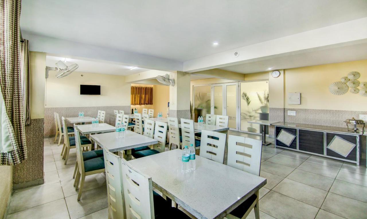 Treebo Trend Blooms Premium Hotell Gurgaon Exteriör bild