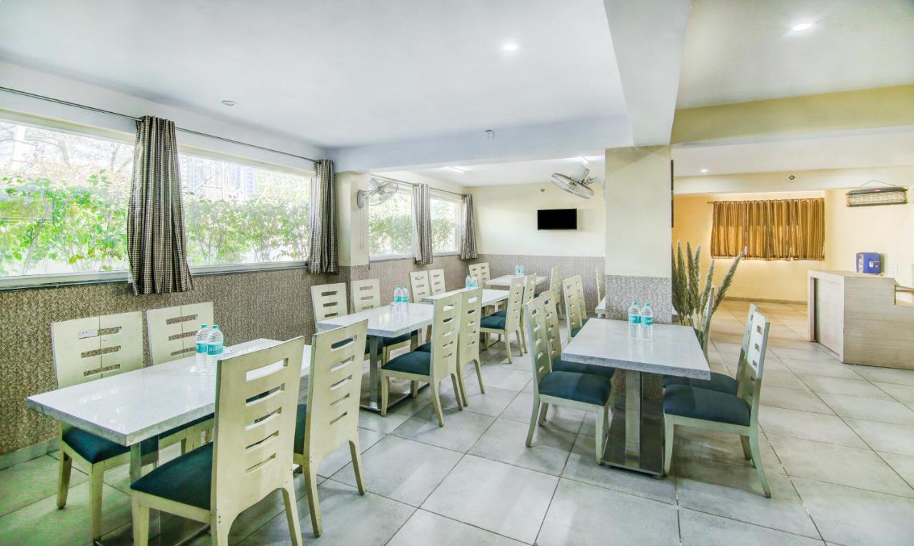 Treebo Trend Blooms Premium Hotell Gurgaon Exteriör bild