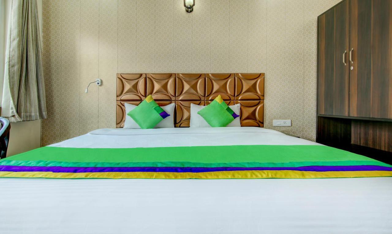 Treebo Trend Blooms Premium Hotell Gurgaon Exteriör bild