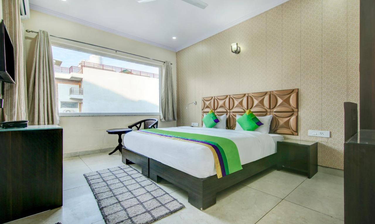 Treebo Trend Blooms Premium Hotell Gurgaon Exteriör bild