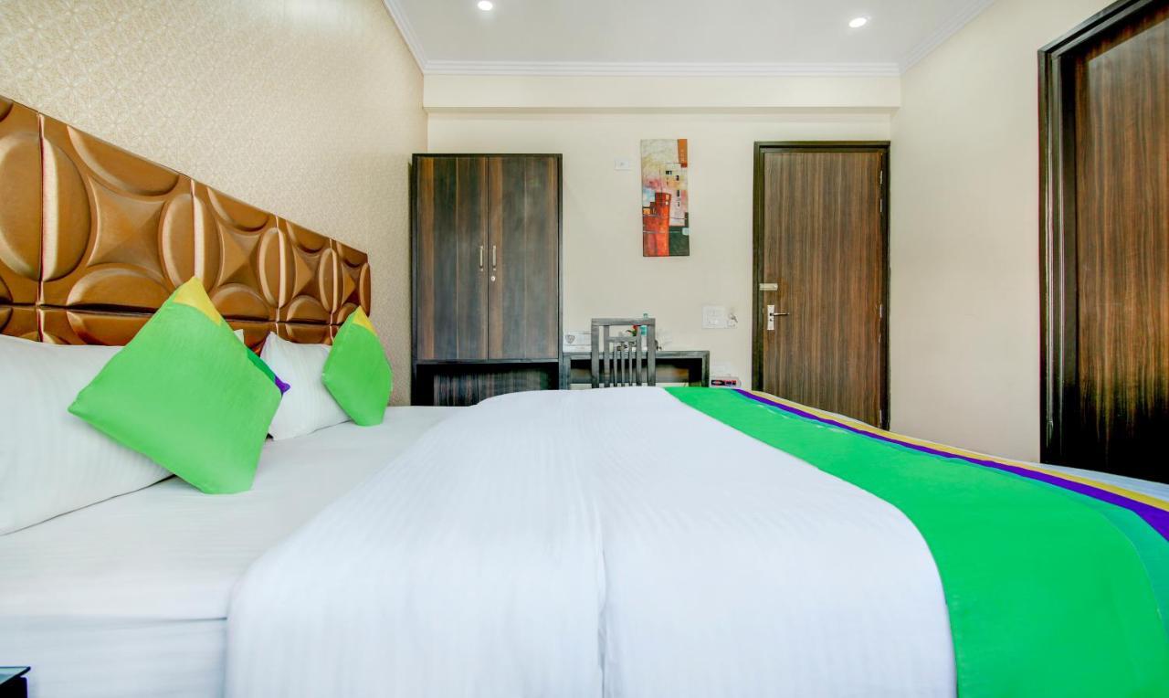 Treebo Trend Blooms Premium Hotell Gurgaon Exteriör bild