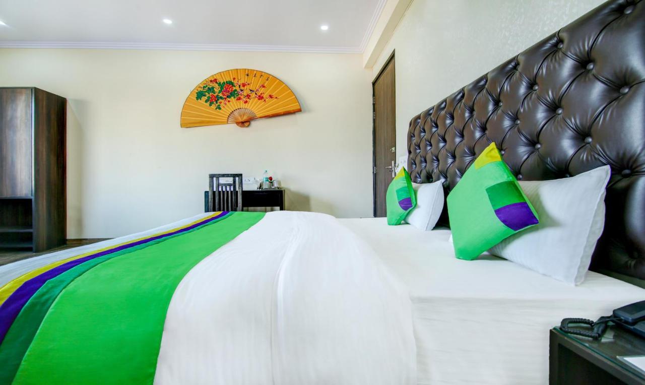 Treebo Trend Blooms Premium Hotell Gurgaon Exteriör bild