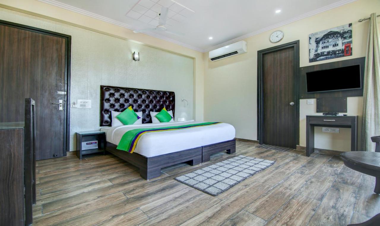 Treebo Trend Blooms Premium Hotell Gurgaon Exteriör bild