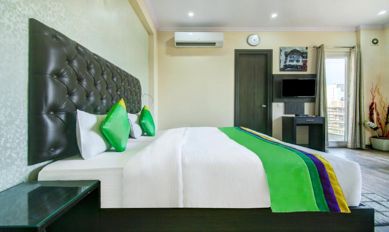 Treebo Trend Blooms Premium Hotell Gurgaon Exteriör bild