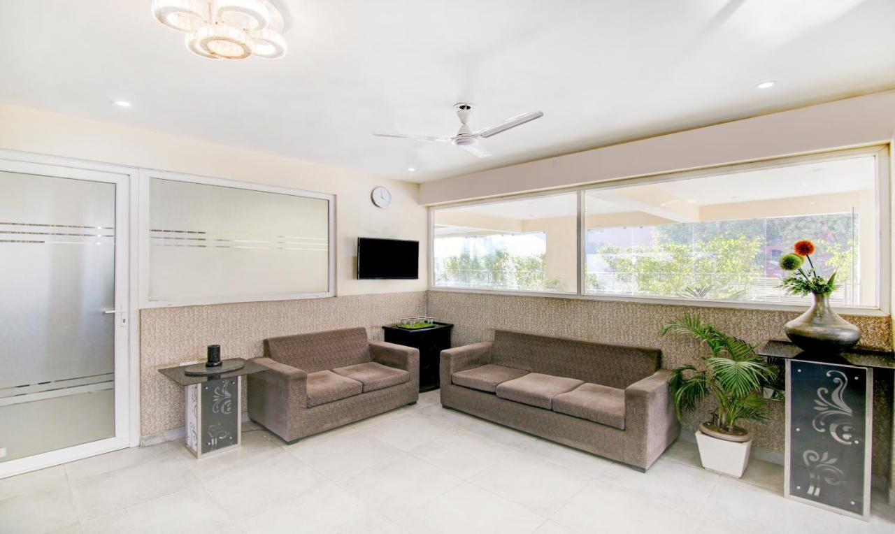 Treebo Trend Blooms Premium Hotell Gurgaon Exteriör bild