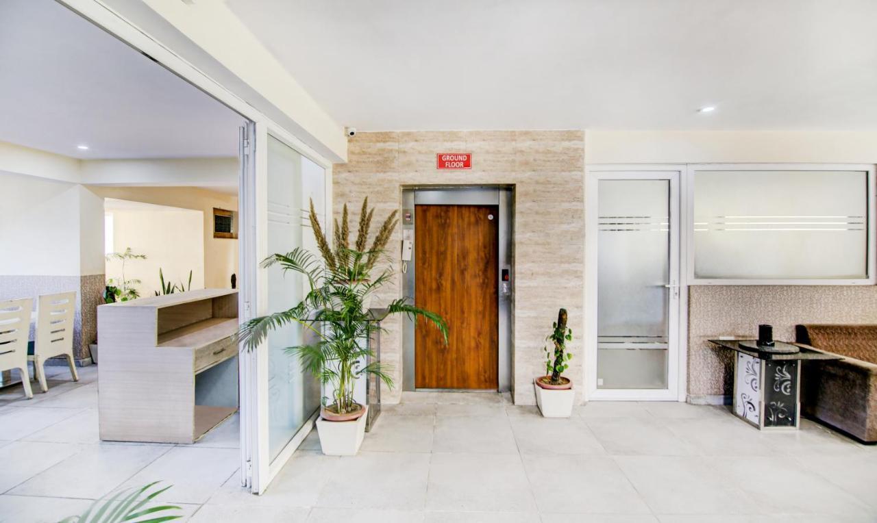 Treebo Trend Blooms Premium Hotell Gurgaon Exteriör bild